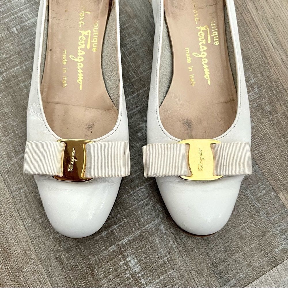 SALVATORE FERRAGAMO white leather shoes with bow detail - Picture 3 of 7